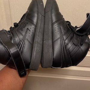 Filas boys high top